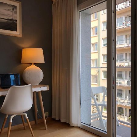 Modern Apartment At 2 Steps From Beach Oostende Bagian luar foto
