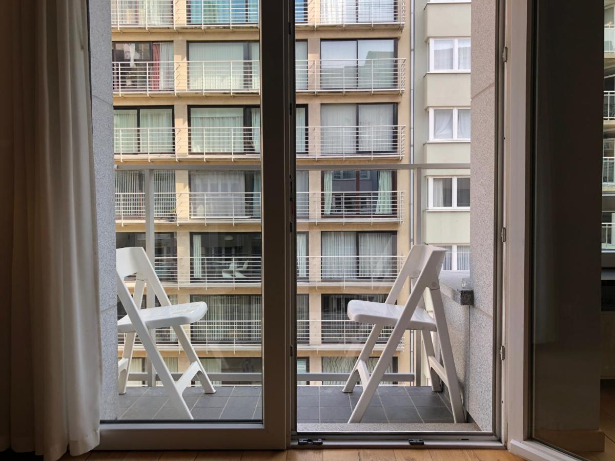 Modern Apartment At 2 Steps From Beach Oostende Bagian luar foto